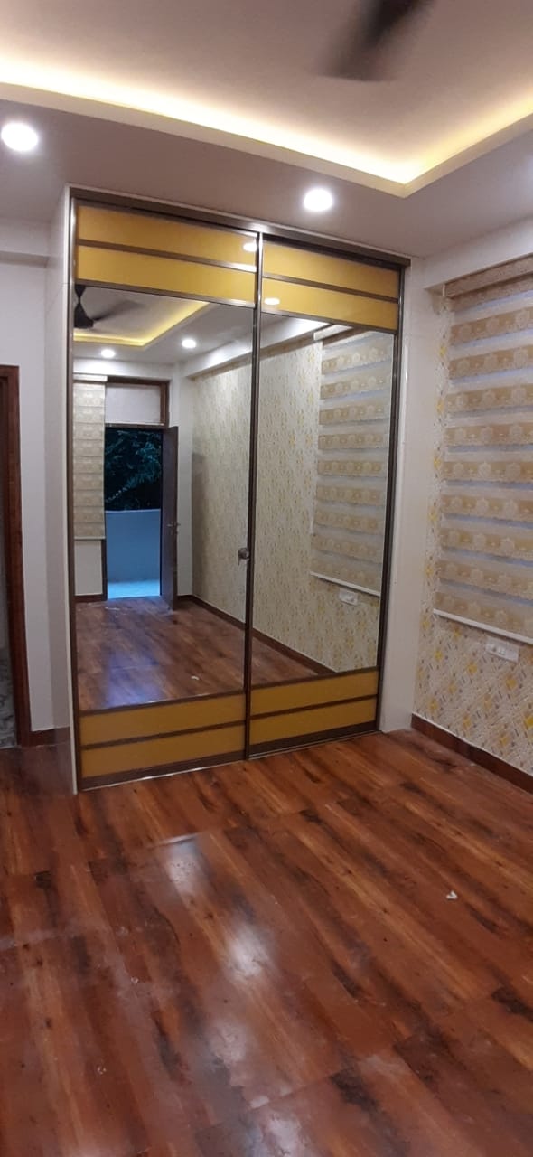 lowest-price-lacquer-glass-wardrobe-designs-in-gurgaon-gurugram-best-price-cheapest-price-glass-wardrobe-gurgaon-india